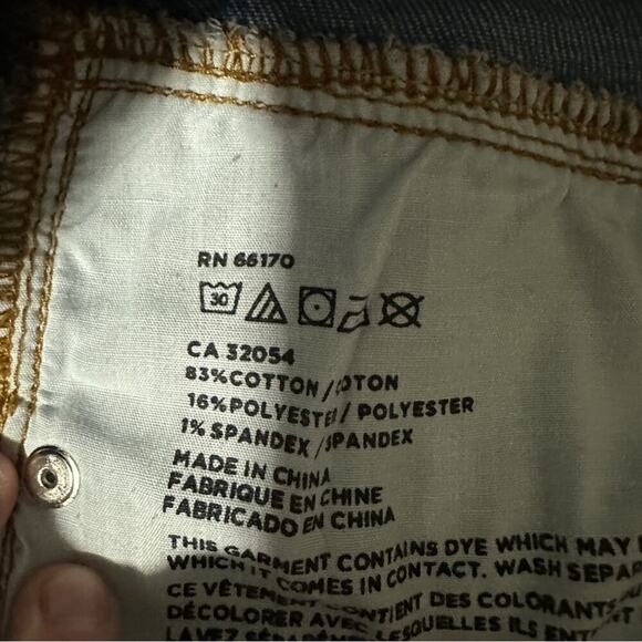 Urban Outfitters BDG Medium Wash High Rise Short Shorts Size 24‎ - Picture 5 of 8